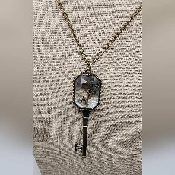 Vintage Key Pendant with Necklace. Brass Tone filled with Tiny Pearls. - Picture 7 of 7